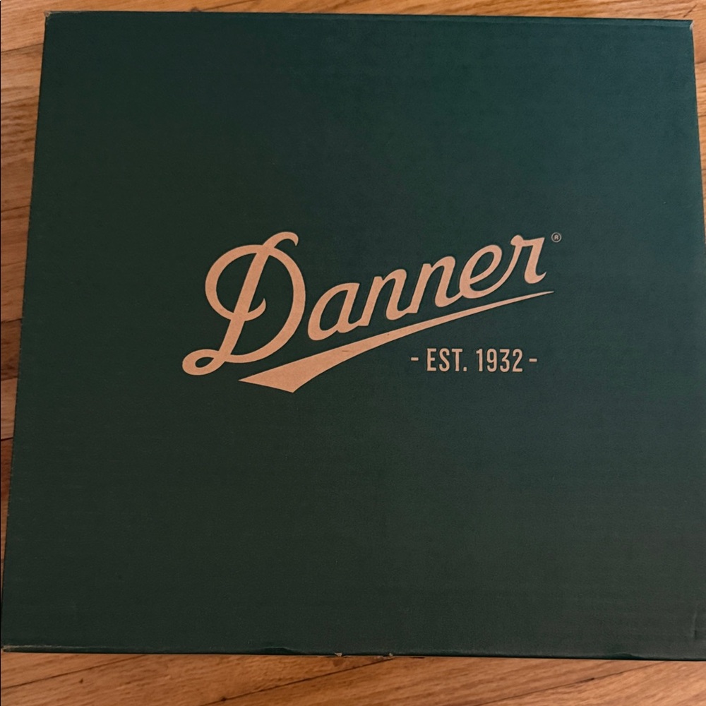 Danner Black Leather Lace-Up Work Boot with Gold Hardware 14100 Rainforest style - Picture 7 of 7